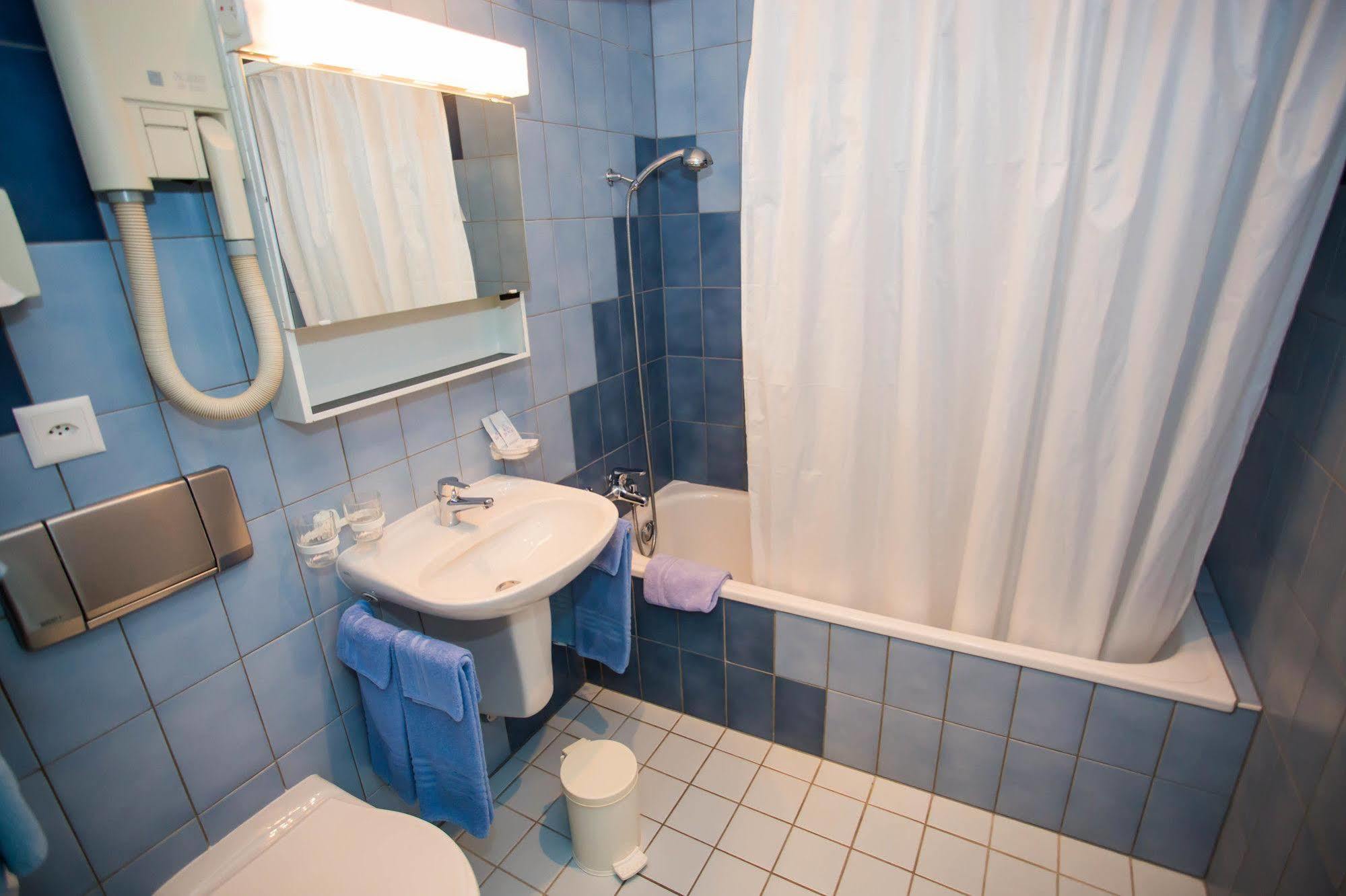 וילנב Hotel Du Port מראה חיצוני תמונה